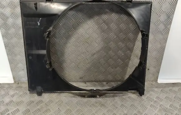 Mitsubishi Pajero Radiator cooling fan shroud MR404894