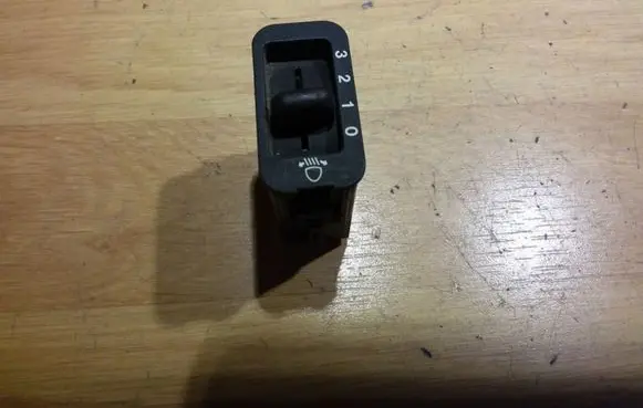 Honda CR-V Headlight level height control switch M10565