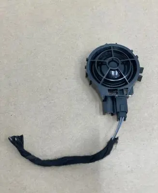 Audi A3 S3 8V Front door speaker 8V0035398