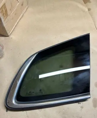 KIA Carens III Rear side window 43R000399 DOT748AS3M35