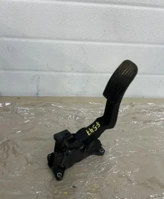 Mercedes-Benz Vito Viano W447 Accelerator throttle pedal A9013000404 F547