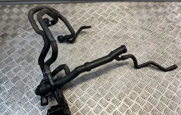 Volkswagen Tiguan Engine coolant pipe/hose