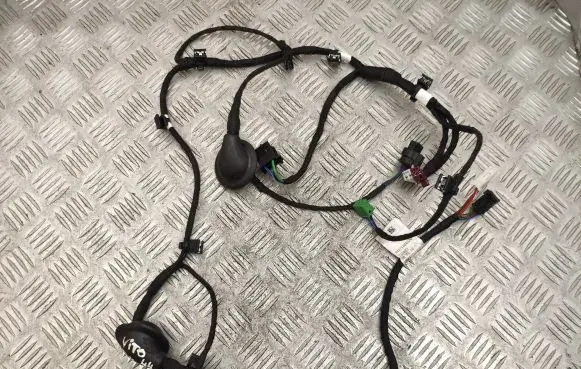 Mercedes-Benz Vito Viano W447 Front door wiring loom A4475404926