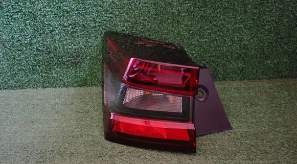 Nissan Juke II F16 Rear/tail lights 