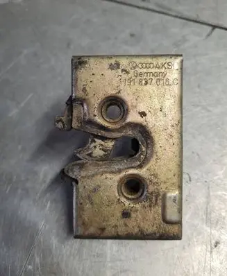 Volkswagen Jetta II Front door lock 191837016C