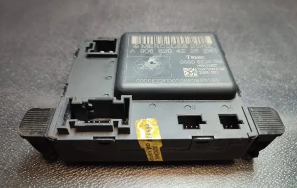 Mercedes-Benz Sprinter W901 W902 W903 W904 Door control unit/module A9068204026