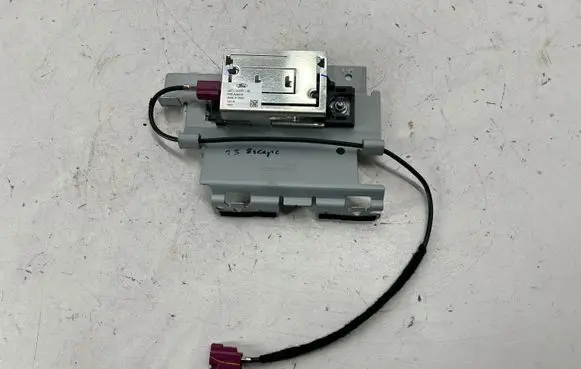 Ford Escape IV Aerial antenna amplifier LJ6T19K351AC