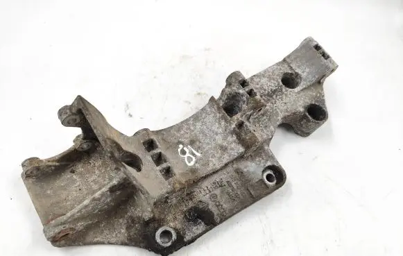 Volkswagen Polo III 6N 6N2 6NF Engine mounting bracket 045903113C