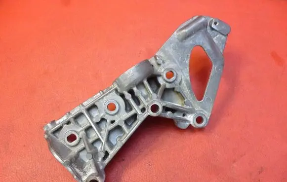 Renault Scenic II - Grand scenic II Generator/alternator bracket 8200279705