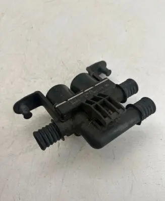 BMW 5 E60 E61 Coolant heater control valve 6931708 1147412181 041118