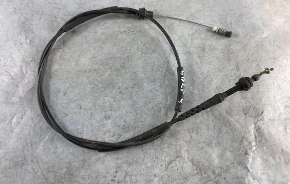 Volkswagen Golf IV Throttle cable 1j0721555