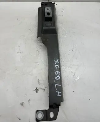 Volvo XC60 Fender mounting bracket 31424580