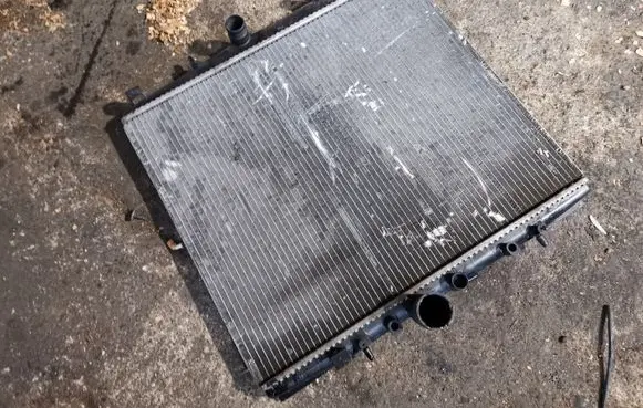 Peugeot 807 Coolant radiator
