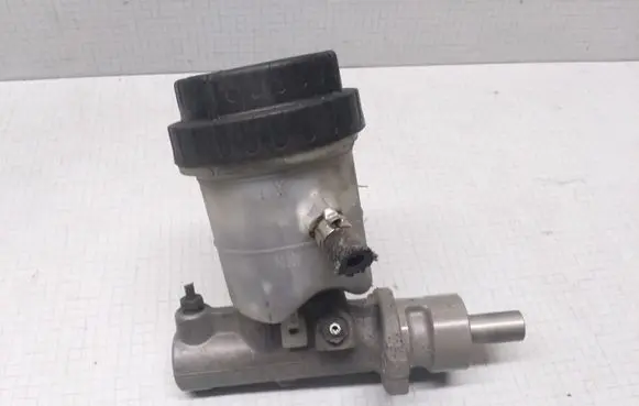 Volvo S40, V40 Master brake cylinder L481373
