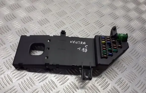 Opel Vectra C Fuse box cover 24443147