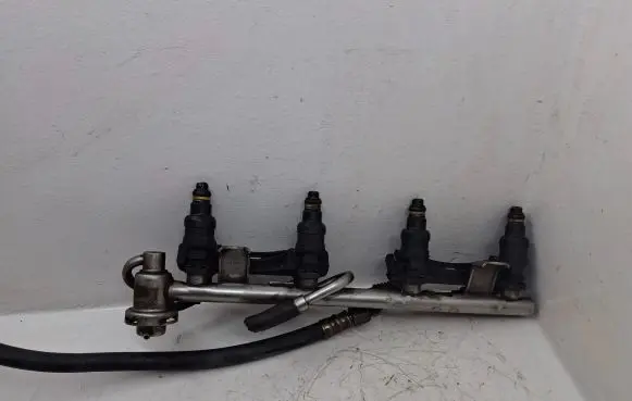 Audi A4 S4 B6 8E 8H Fuel main line pipe 058133681