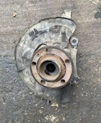 Volvo V70 Front wheel hub