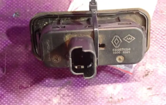 Renault Megane II Tailgate/boot open switch button 8200076258