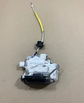 Audi A4 S4 B7 8E 8H Rear door lock 8E0839015AA