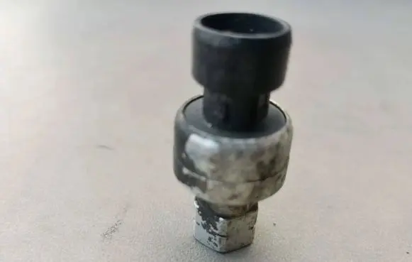 Opel Insignia A Air conditioning (A/C) pressure sensor 33502758