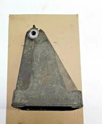 Mercedes-Benz C W203 Engine mounting bracket A6112230804