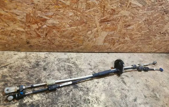 Opel Insignia A Gear shift cable linkage 55560991