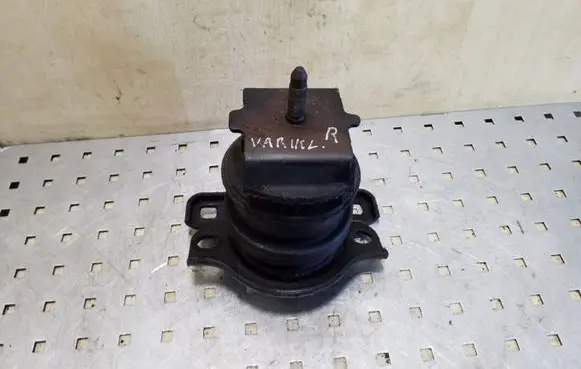 Nissan Pathfinder R51 Engine mount bracket