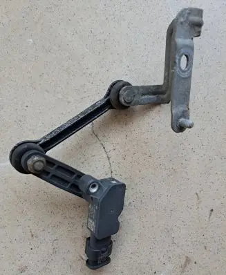 Mercedes-Benz GLA H247 Rear air suspension level height sensor 10172402193 A0009059413