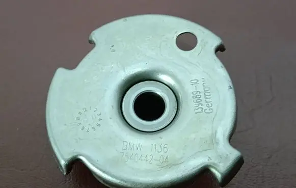 BMW 3 E90 E91 other engine part 7540442 11367540442