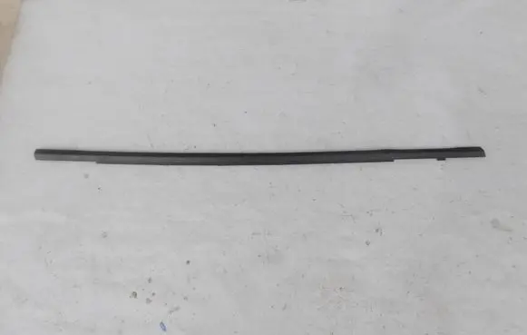 Opel Mokka X Front door glass trim molding 