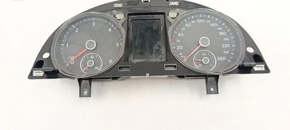 Volkswagen PASSAT B7 Speedometer (instrument cluster) 3AA920870A