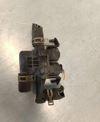 BMW 5 F10 F11 Coolant heater control valve 9119164 130610