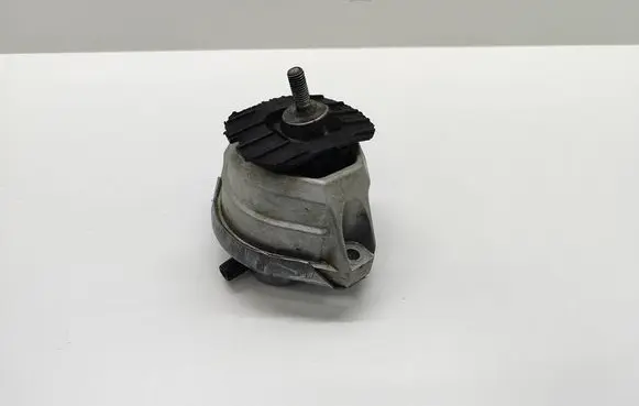 Engine mount bracket