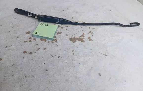 Volvo S40, V40 Front wiper blade arm 69526954