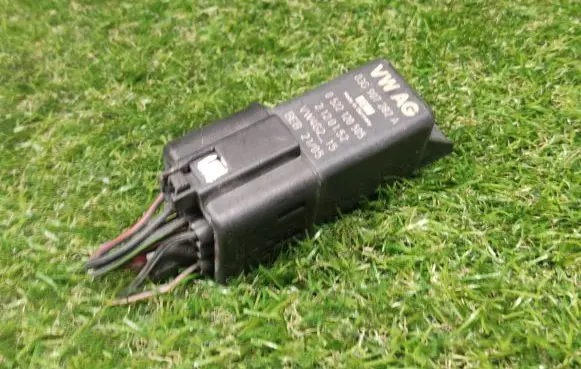 Audi A3 S3 8P Glow plug pre-heat relay 03G907282A 0522120505