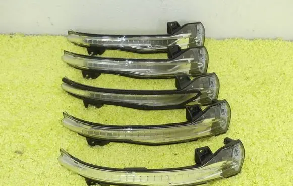 Nissan Juke I F15 Mirror indicator light 26160BV80A