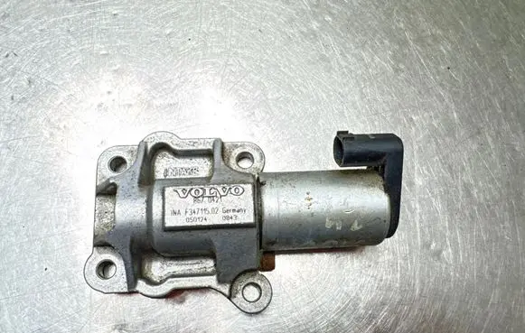 Volvo V70 Camshaft vanos timing valve 86704211 050124 F34711502