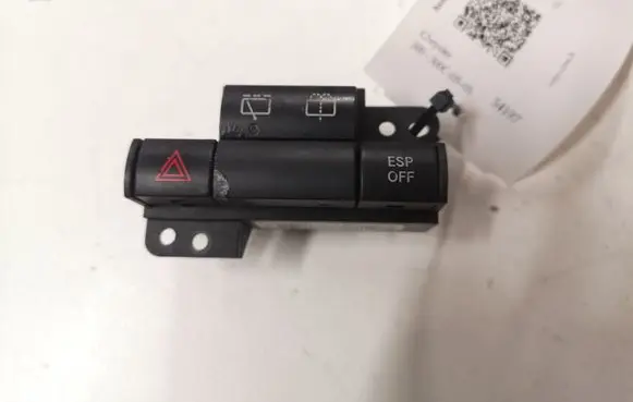 Chrysler 300 - 300C Hazard light switch D7135
