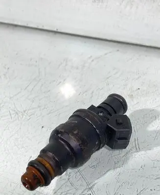 Audi A4 S4 B5 8D Fuel injector 058133551a