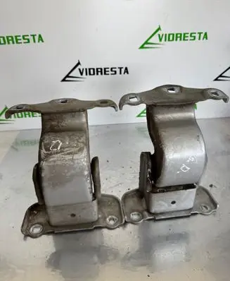 Rear door hinge set