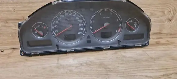 Volvo V70 Speedometer (instrument cluster) 30746102