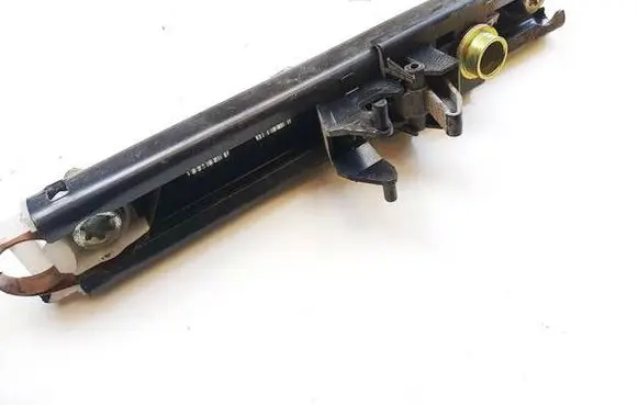Opel Astra G Seat belt adjustment rail 090560661