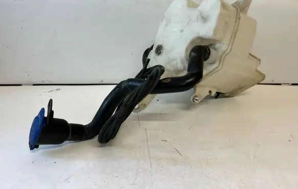 Volvo V70 Windshield washer fluid reservoir/tank 30784233