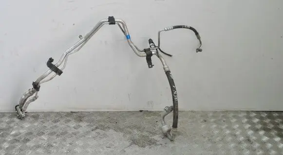 Hyundai ix35 Air conditioning (A/C) pipe/hose E11000010