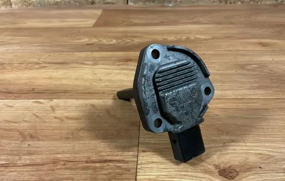 BMW 5 E39 Oil level sensor 7503003 6PR00786802