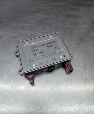 Audi A6 S6 C6 4F Aerial antenna amplifier 8E0035456B