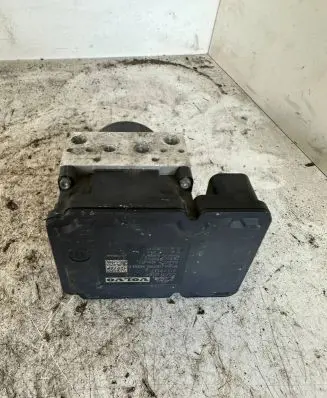 Volvo S60 ABS Pump 31329137 27040834302429 p31329137