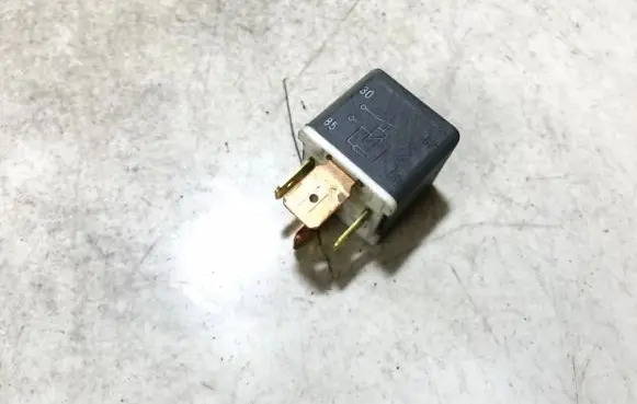 Volkswagen Golf III Other relay 191937503