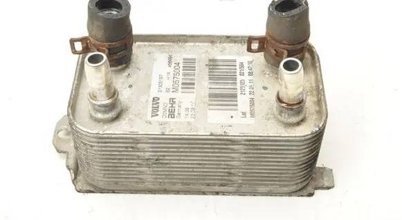 Volvo C70 Engine oil radiator 31305197