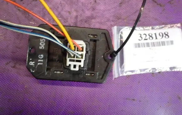 Suzuki Swift I Heater blower motor/fan resistor